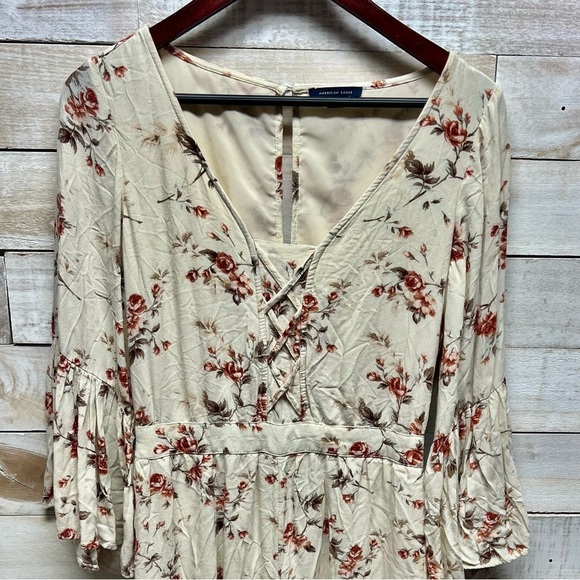 American‎ Eagle Romper Womens Medium Ivory Floral Bell Sleeve Ruffle Pockets - Picture 4 of 12